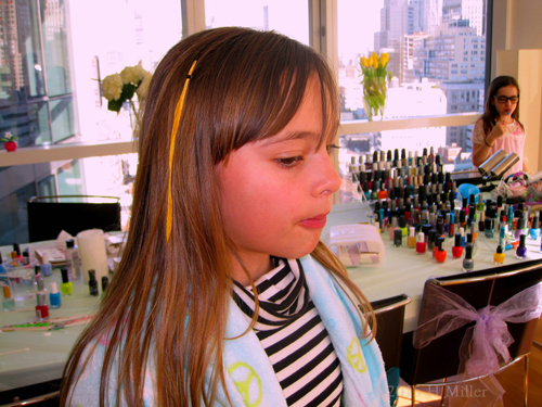 Girls Spa At Home Hair Feather! Girls Spa At Home Hair Feather!