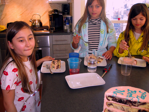 Yummy Yummy Cake! Yummy Yummy Cake!