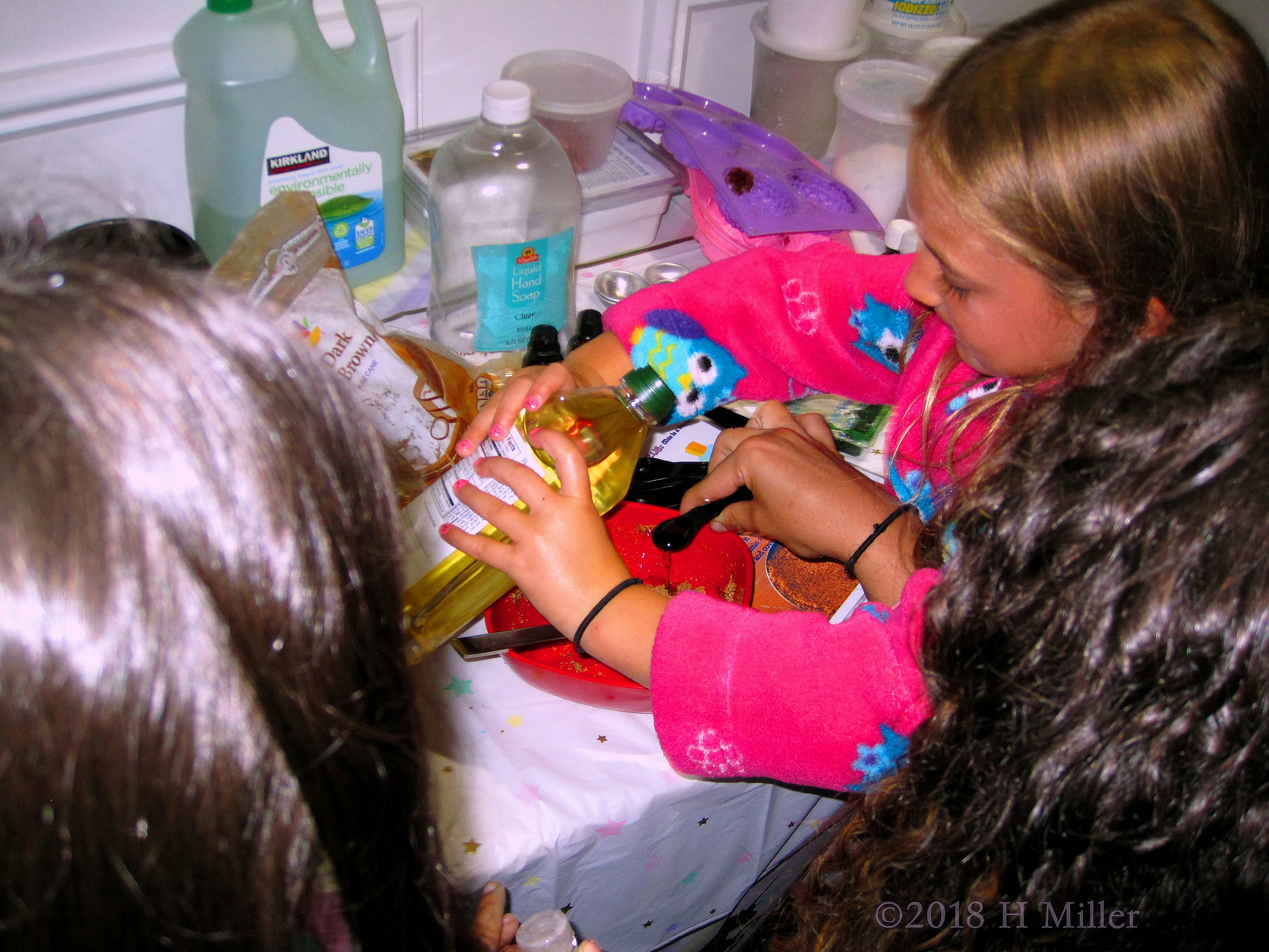 Brown Sugar Body Scrub Kids Crafts Have Many Benefits For Kids' Skin! 