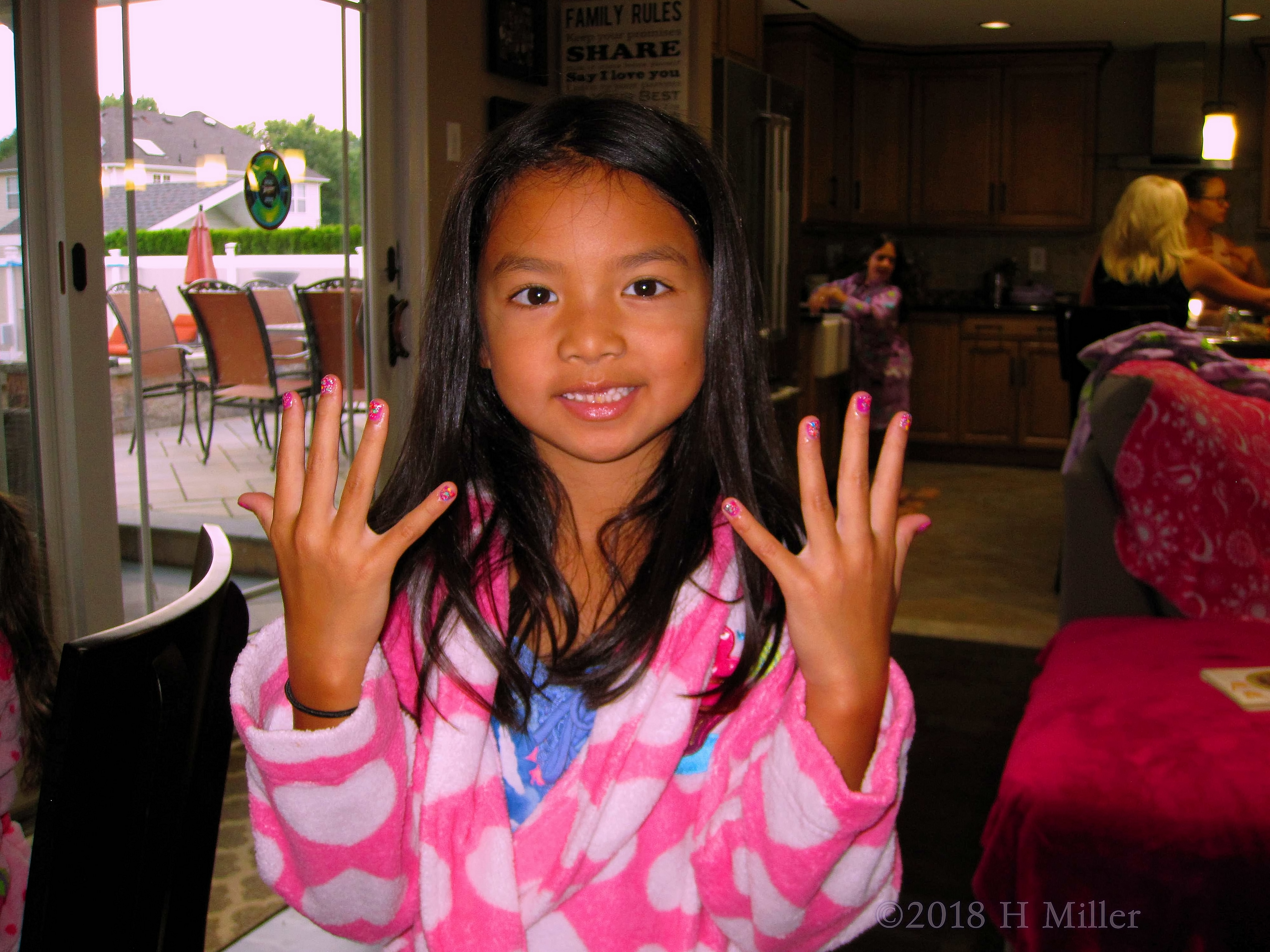 Happily Shows Her Cool Mini Mani Off! Happily Shows Her Cool Mini Mani Off!