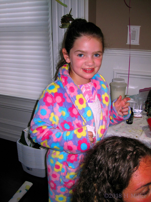 Clicked While Doing Kids Crafts At The Spa Birthday Party! Clicked While Doing Kids Crafts At The Spa Birthday Party!