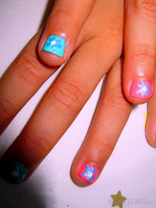 Closeup Of The Bright Flower Kids Nail Art! Closeup Of The Bright Flower Kids Nail Art!