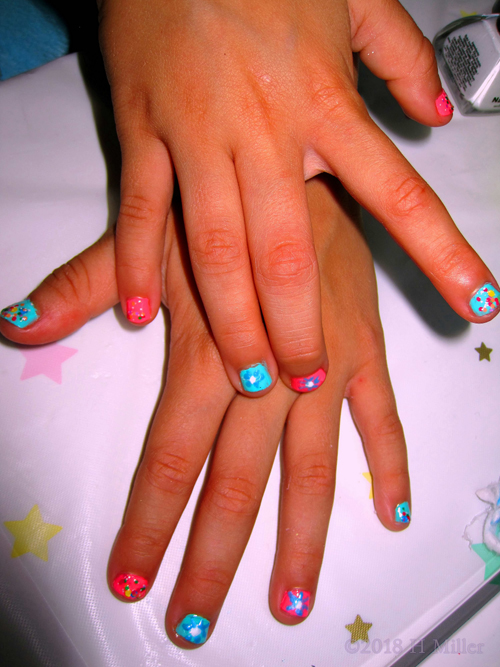 Colorful Cute Nail Art With Flower Design! Colorful Cute Nail Art With Flower Design!