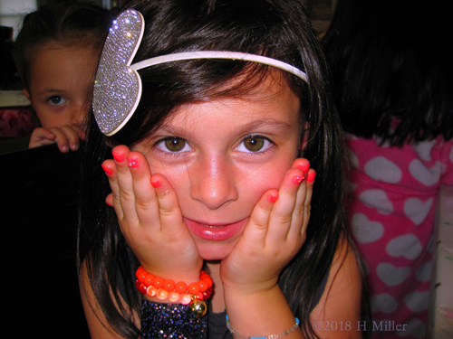 She's Happy With The Kids Mini Mani! She's Happy With The Kids Mini Mani!