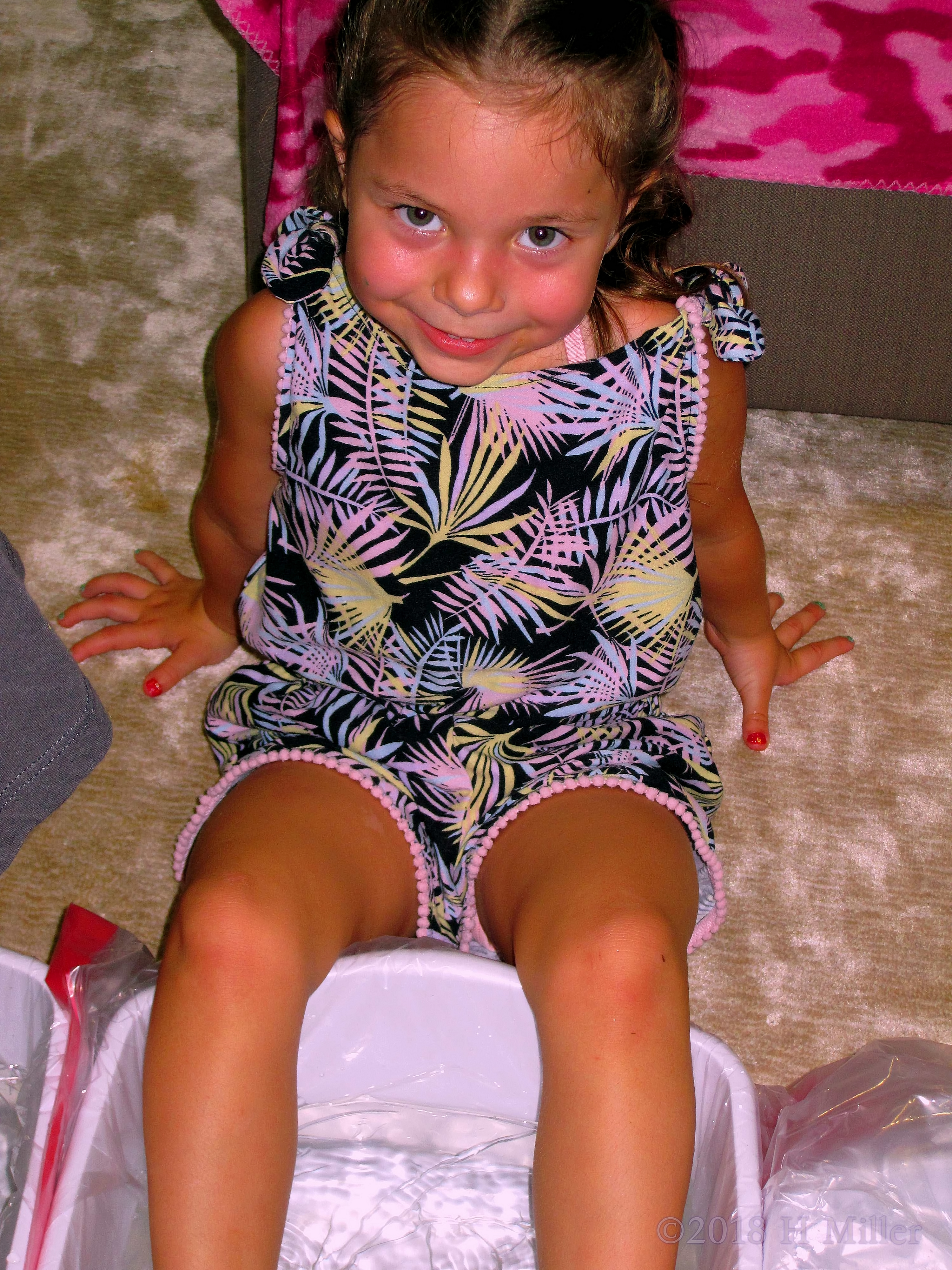 Getting The Footbath During The Girls Nail Spa Is Really Fun! Getting The Footbath During The Girls Nail Spa Is Really Fun!