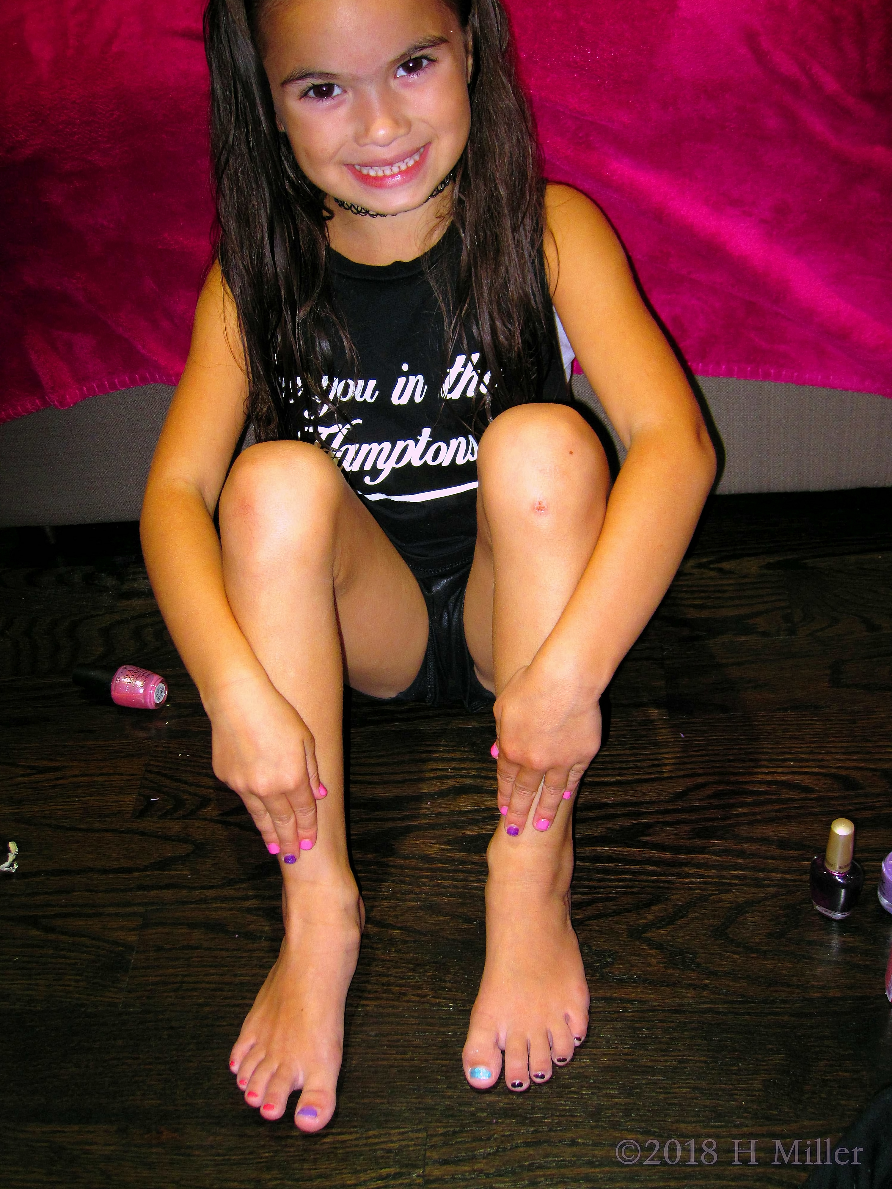 Look At This Glamorous Mini Mani And Pedi. Look At This Glamorous Mini Mani And Pedi.