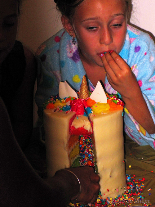 Tasting The Best Yummylicious Candies From The Unicorn Cake! Tasting The Best Yummylicious Candies From The Unicorn Cake!