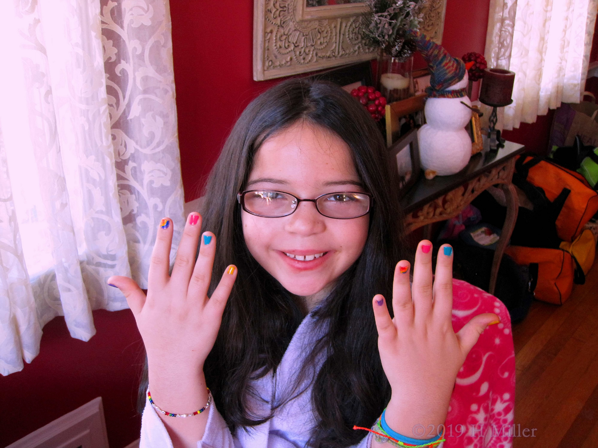 Big Smiles And Cute Manicure For Girls On This Happy Spa Party Guest 