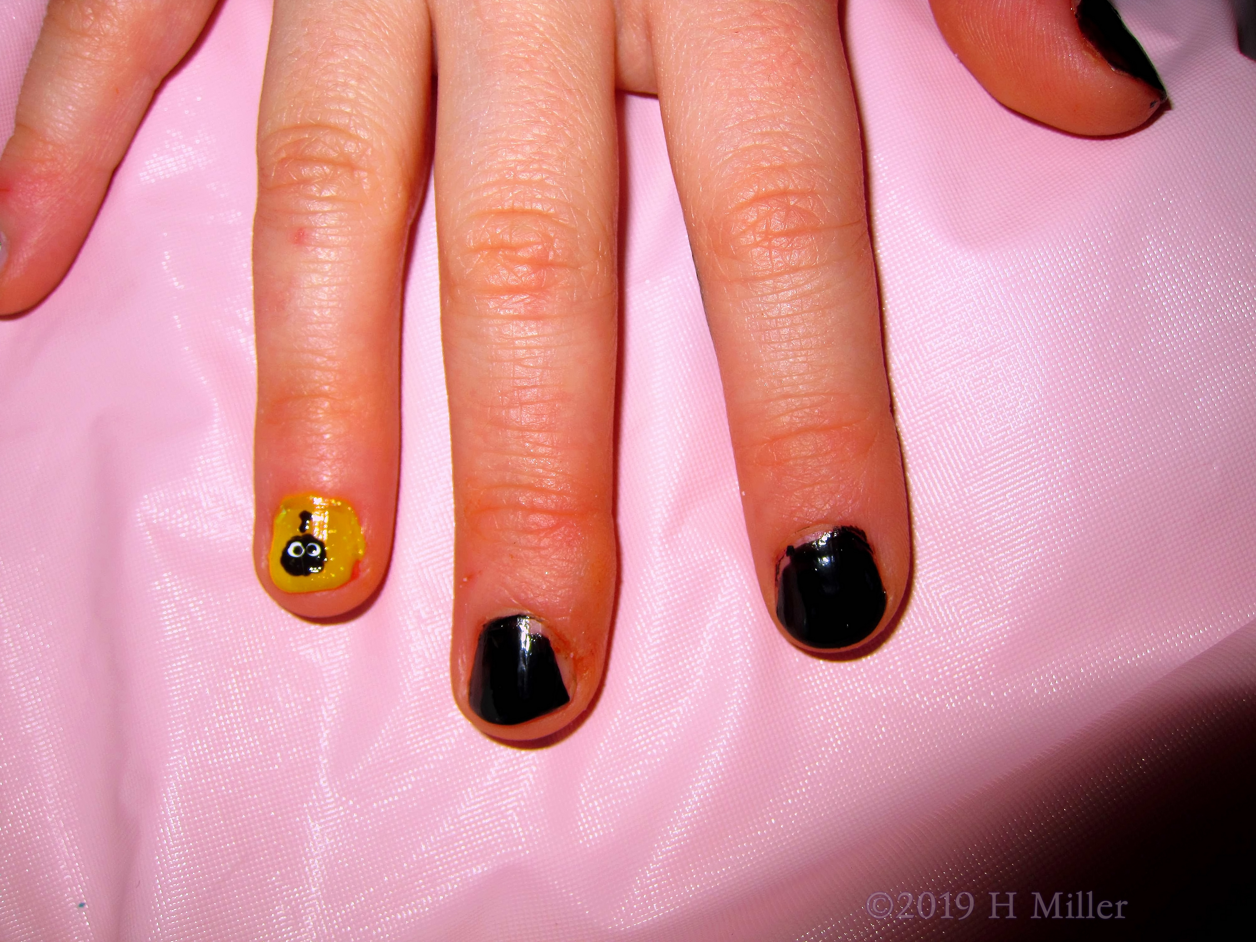 Cool Kids Manicure With Spider Nail Art At The Spa Birthday Party 