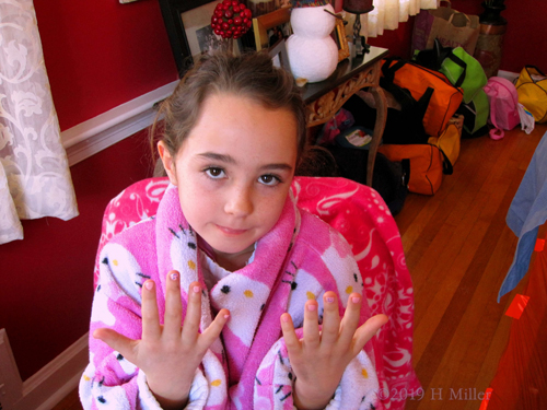 Olivia Shows Off Her Perfect Girls Manicure!