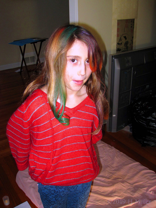 What A Colorful Curly Hairstyle For Girls! What A Colorful Curly Hairstyle For Girls!