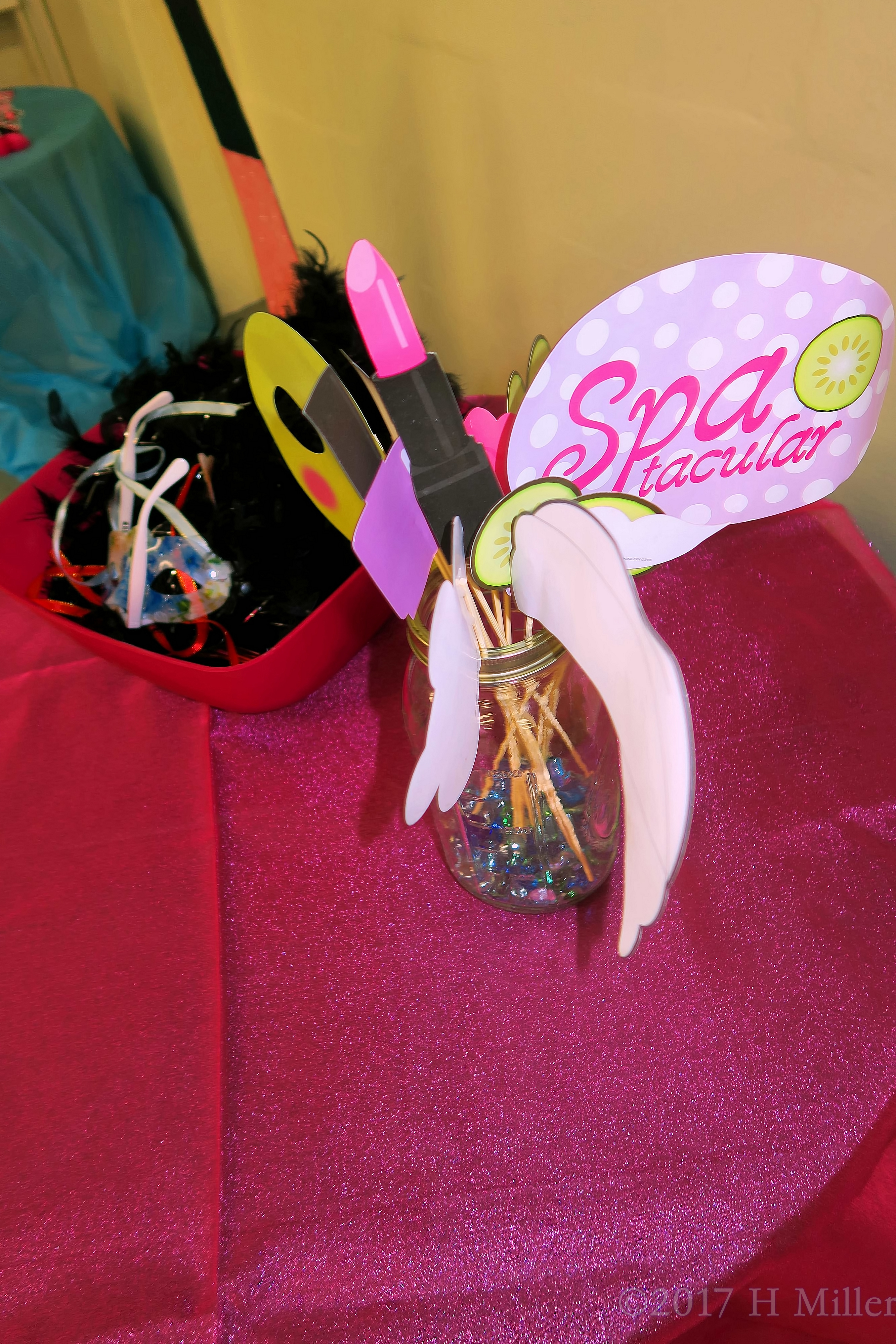 That Cut Out Lipstick Photo Prop Looks Cute! That Cut Out Lipstick Photo Prop Looks Cute!