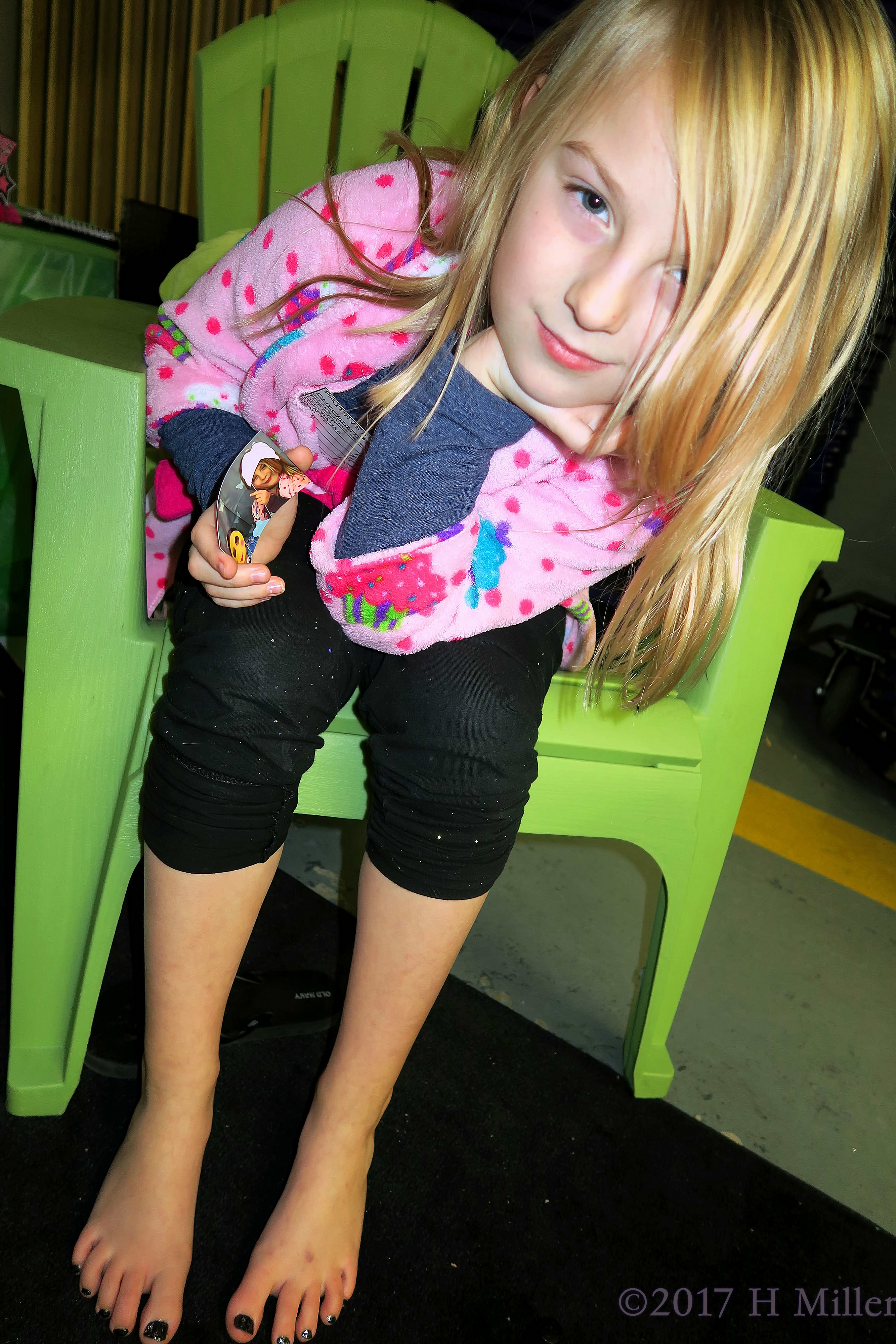 This Kids Pedicure Is So Glittery This Kids Pedicure Is So Glittery