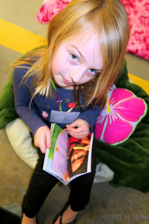 Checking Out Some Nail Art Books! Checking Out Some Nail Art Books!