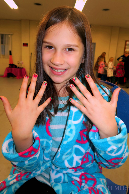 Green Leaves With Lovely White Flowers For This Kids Nail Art In A Bright Pink! Green Leaves With Lovely White Flowers For This Kids Nail Art In A Bright Pink!