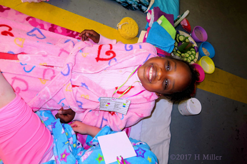 Just A Short Break Before We Apply The Masque For This Girls Facial. Just A Short Break Before We Apply The Masque For This Girls Facial.