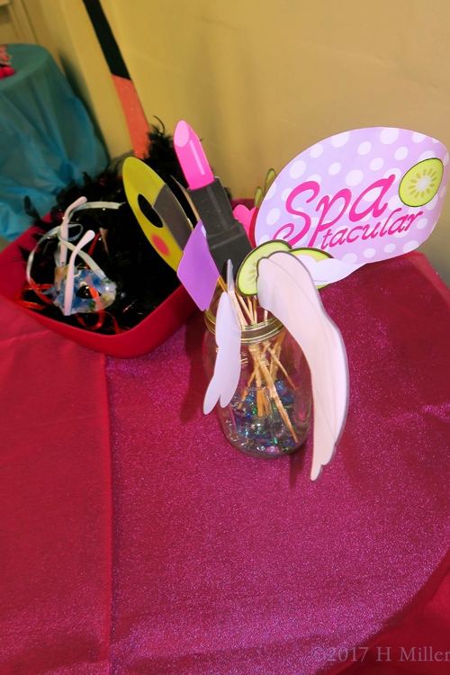 That Cut Out Lipstick Photo Prop Looks Cute That Cut Out Lipstick Photo Prop Looks Cute