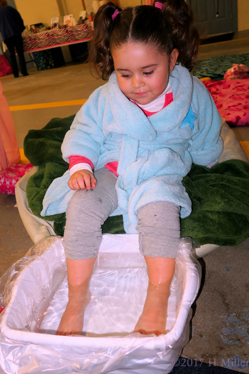 What A Relaxing Kids Pedi Footbath. What A Relaxing Kids Pedi Footbath.