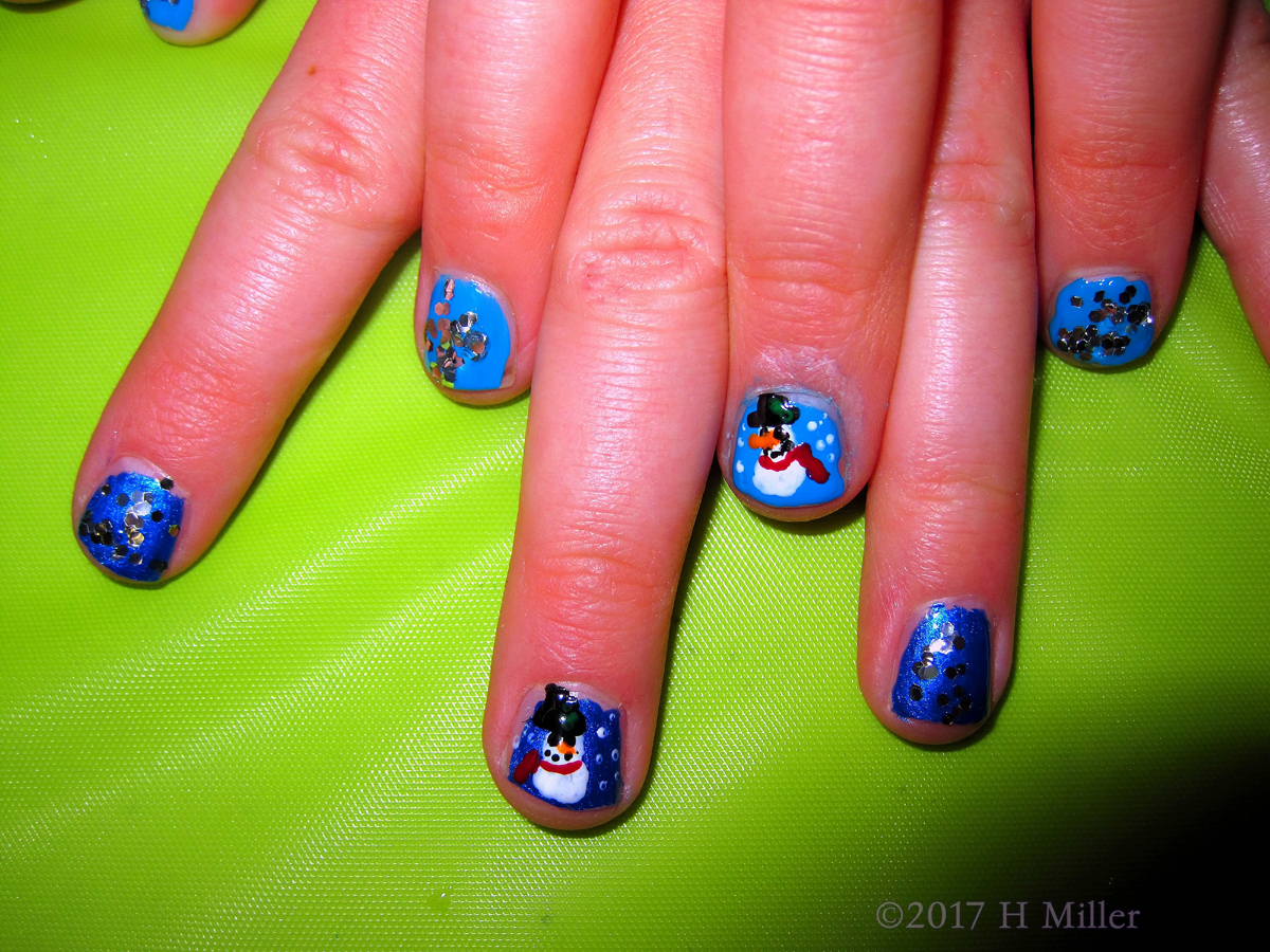 Kids Nail Art Is So Fashionable, Especially These Snowmen In Their Scarves! 
