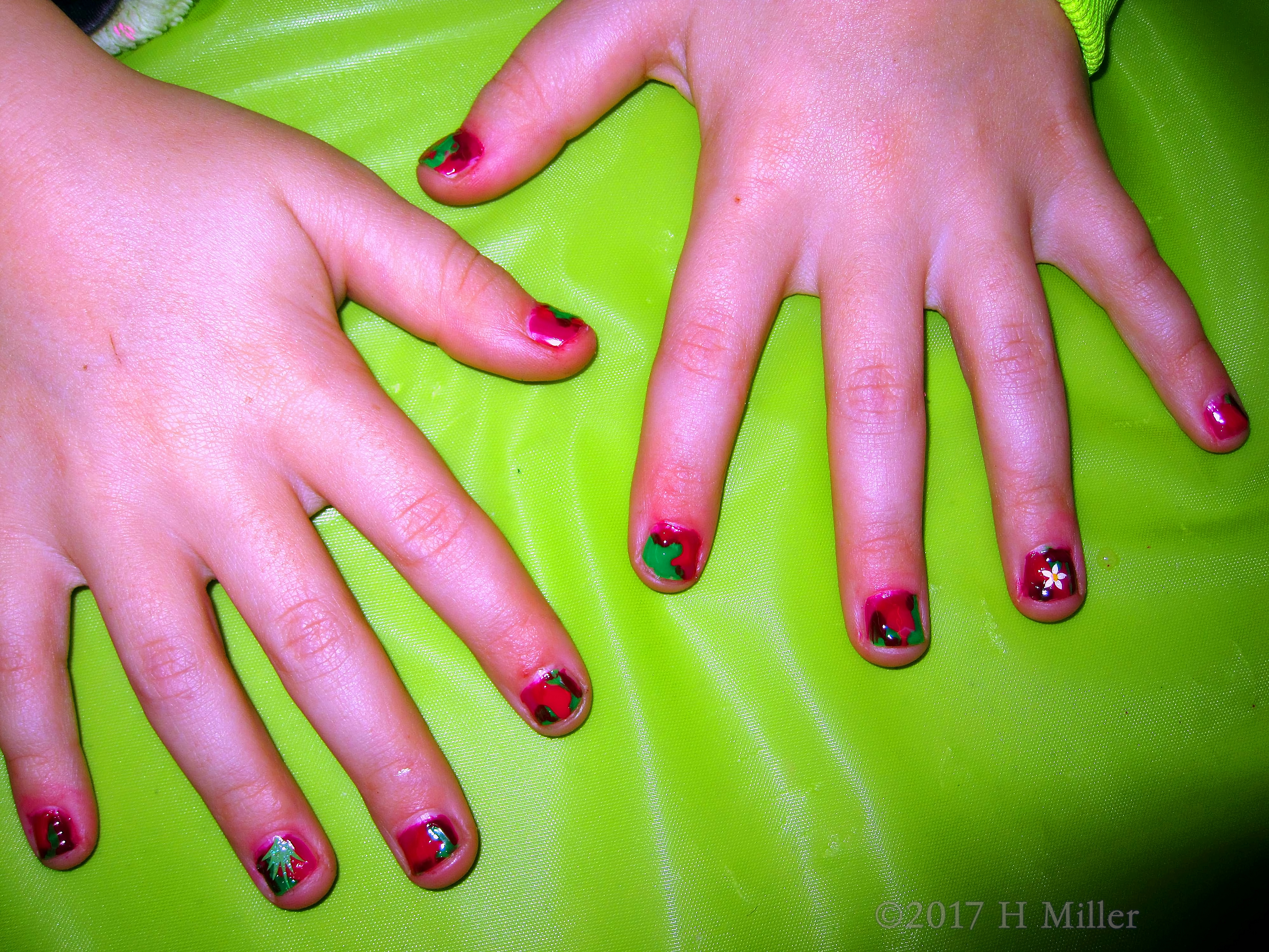 Jigsaw Puzzle Pieces For This Girls Awesome Nail Art Design! Jigsaw Puzzle Pieces For This Girls Awesome Nail Art Design!