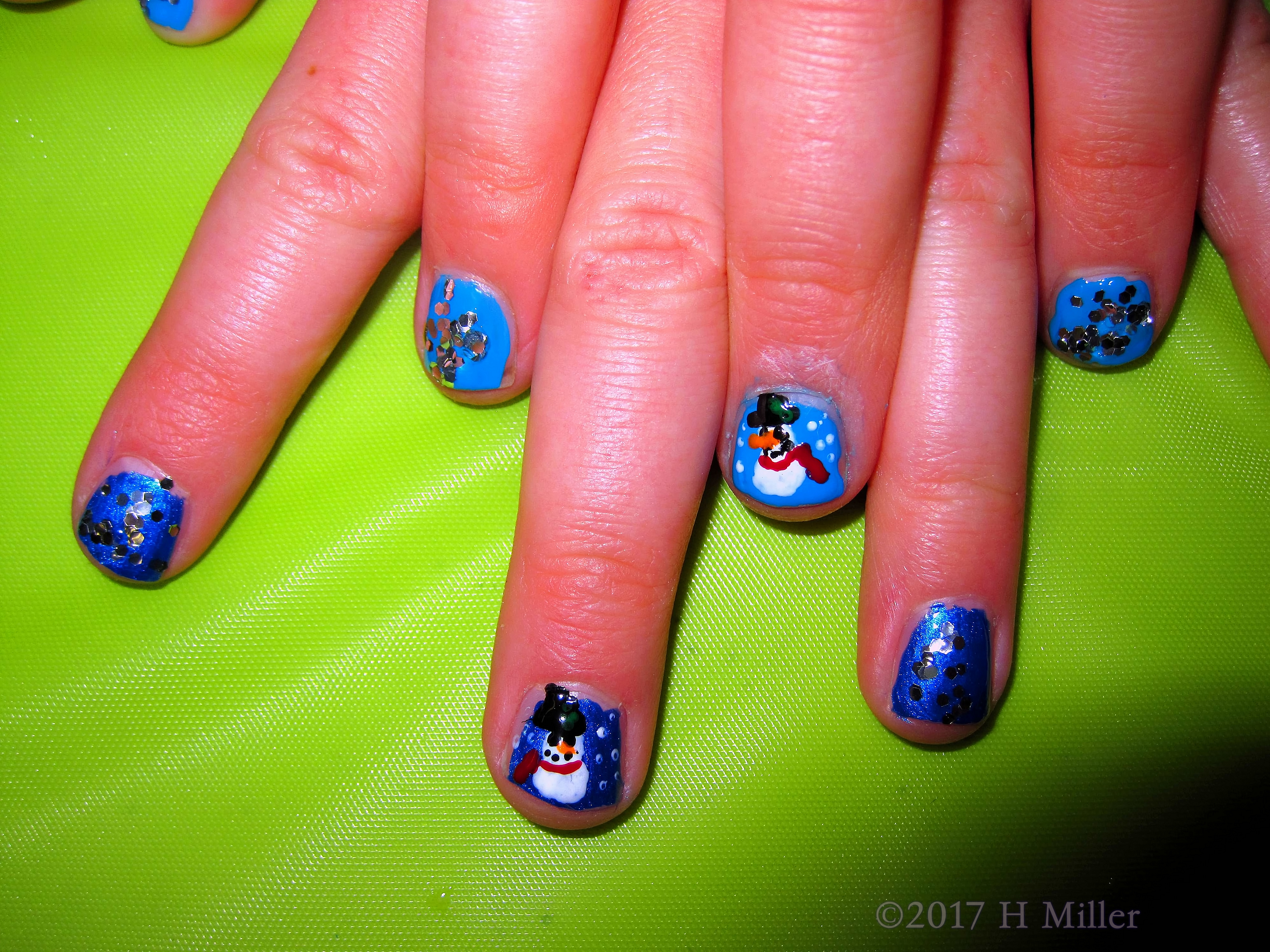 Kids Nail Art Is So Fashionable, Especially These Snowmen In Their Scarves! Kids Nail Art Is So Fashionable, Especially These Snowmen In Their Scarves!