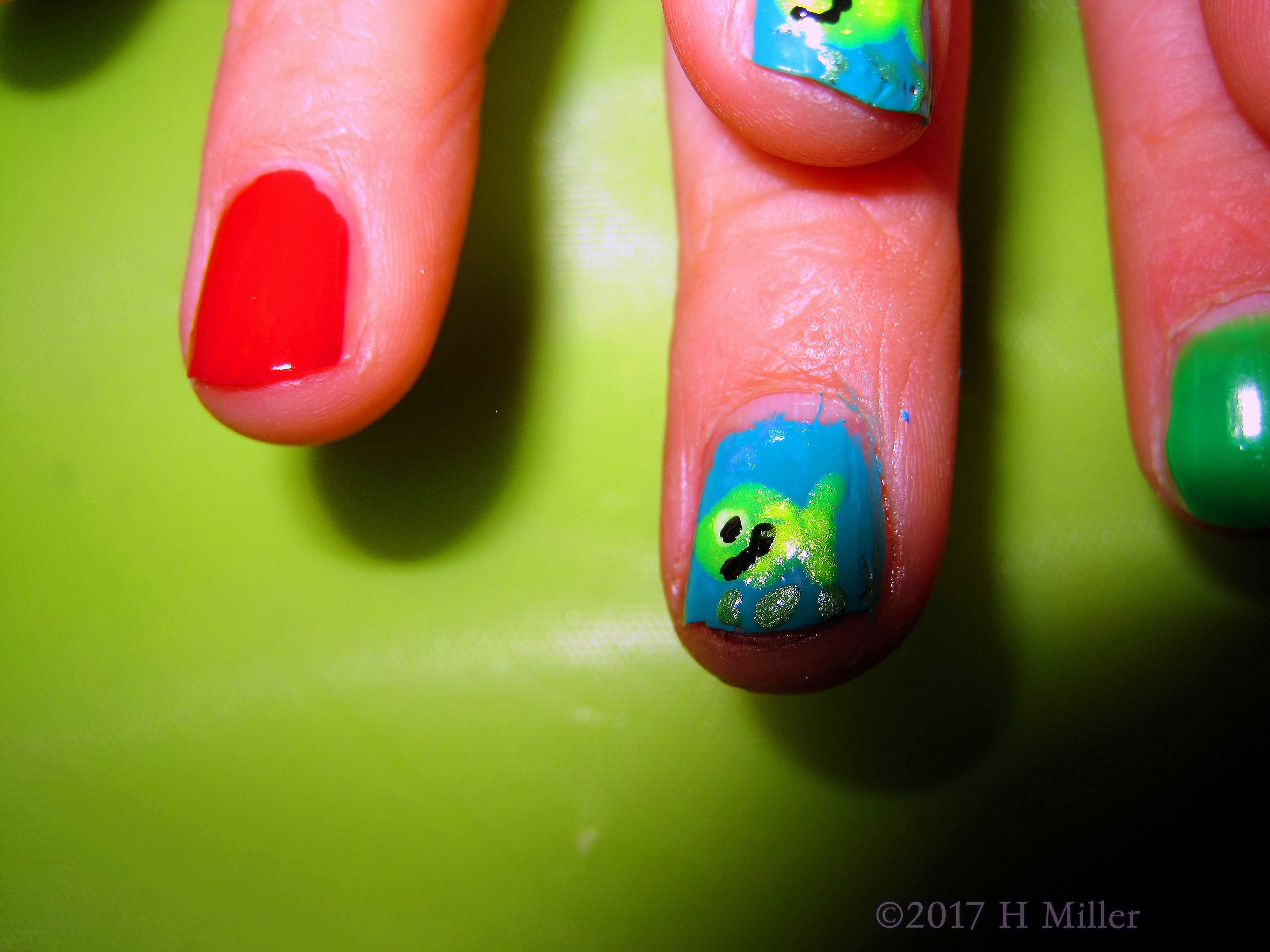 Multi Colored Girls Mani With Fishes Nail Design!! Multi Colored Girls Mani With Fishes Nail Design!!