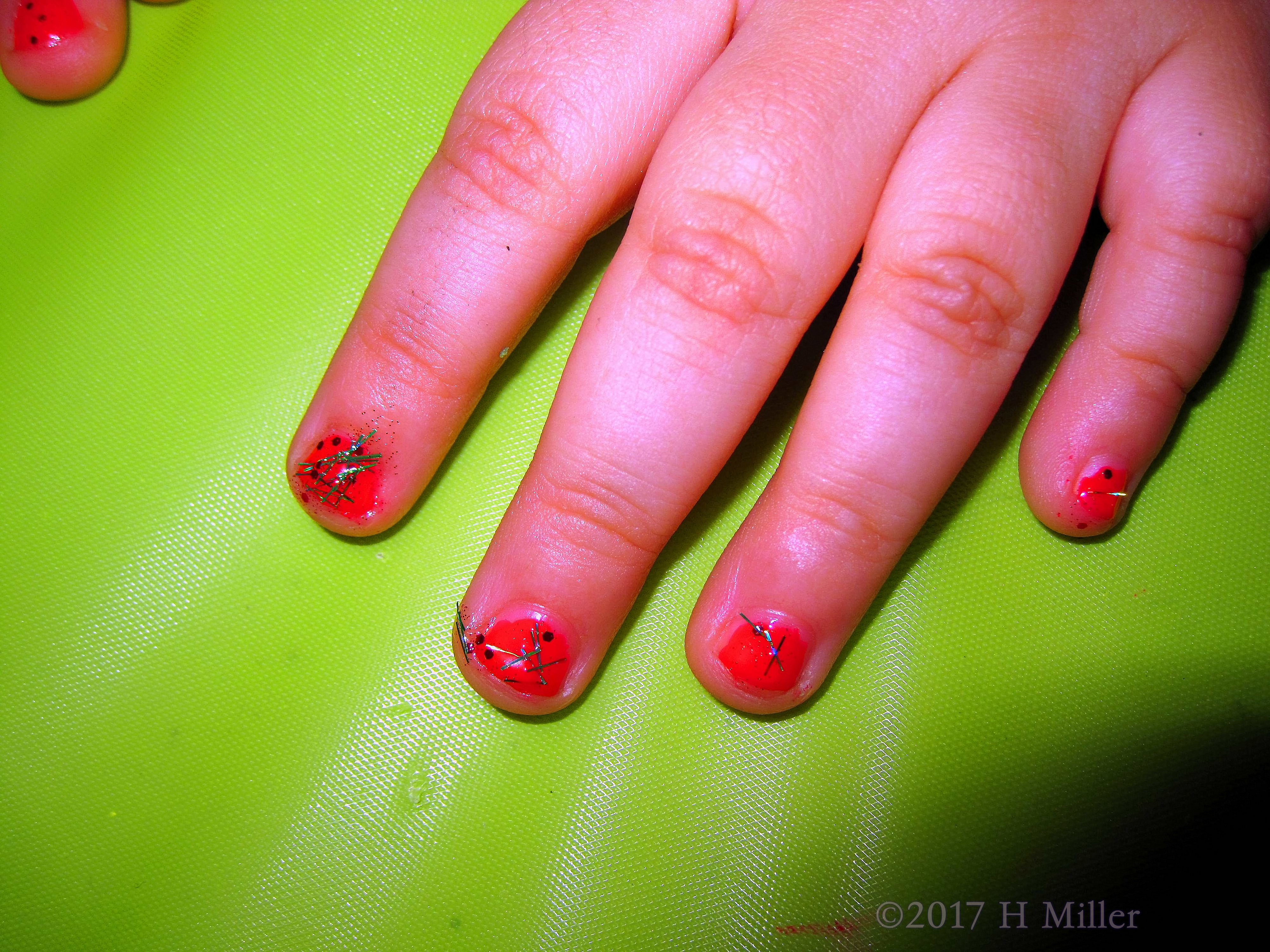 So Pink So Sparkly! Cool Girls Mini Manicure. So Pink So Sparkly! Cool Girls Mini Manicure.