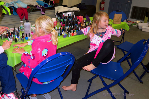 Getting The Coolest Nails In Town Getting The Coolest Nails In Town