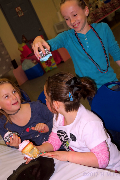 Having Fun With Kids Birthday Cupcakes. Having Fun With Kids Birthday Cupcakes.