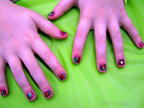 White Flower Kids Nail Art Designs For This Girls Mini Manicure. White Flower Kids Nail Art Designs For This Girls Mini Manicure.