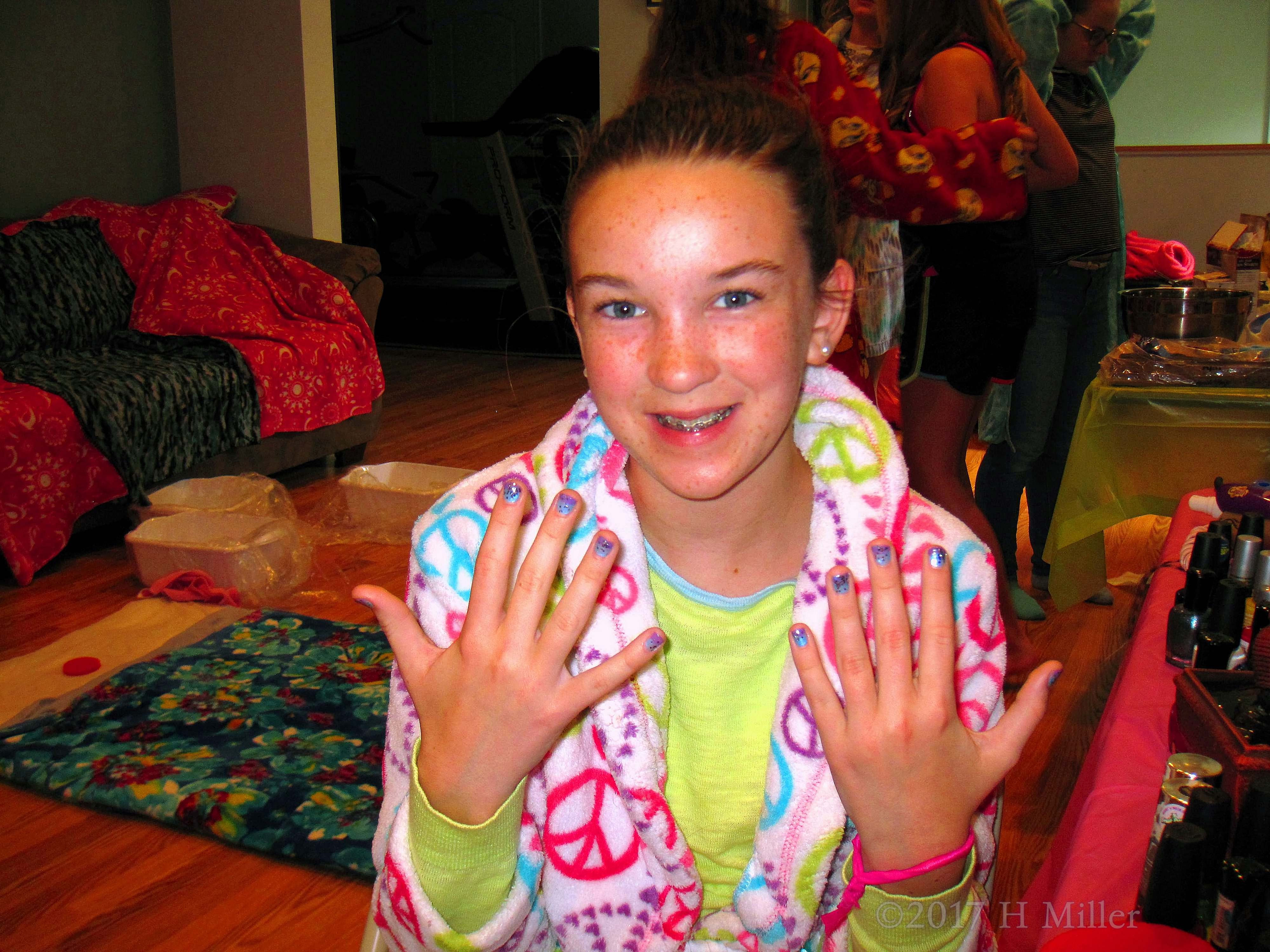 Flaunting Her Unique, Shiny Ombre Nail Design!