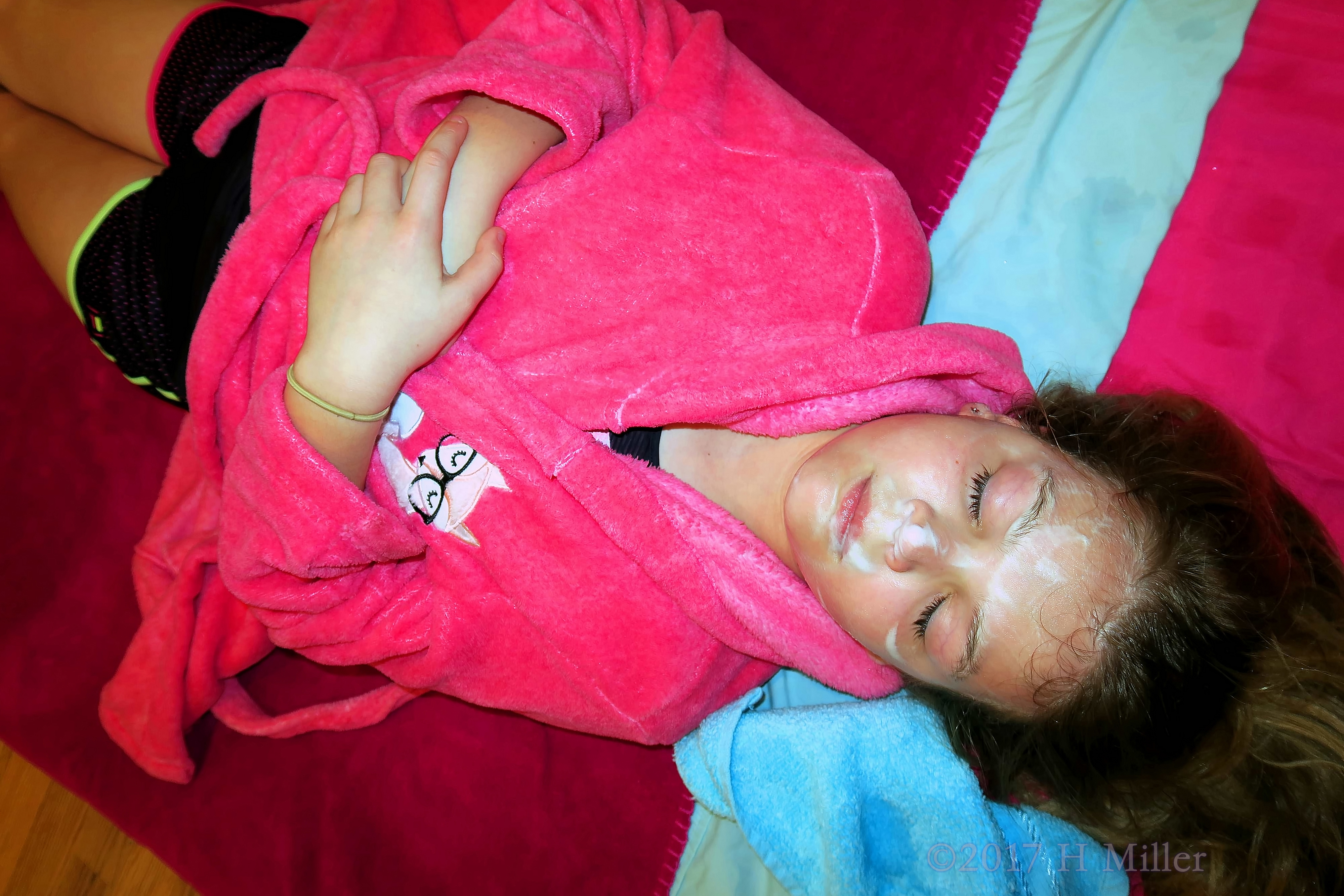 Relaxing During Her Kids Facial! Relaxing During Her Kids Facial!