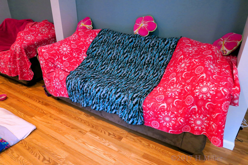 Couches Covered With Kids Spa Throws At The Spa Party For Girls. Couches Covered With Kids Spa Throws At The Spa Party For Girls.