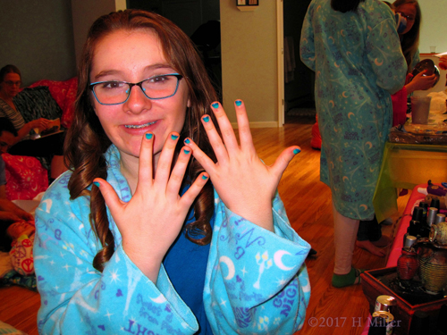 She Flaunts Her Mini Ocean Mani, Looks Lovely She Flaunts Her Mini Ocean Mani, Looks Lovely