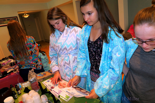 They Read Out The Directions For Fizzy Bath Bombs! They Read Out The Directions For Fizzy Bath Bombs!