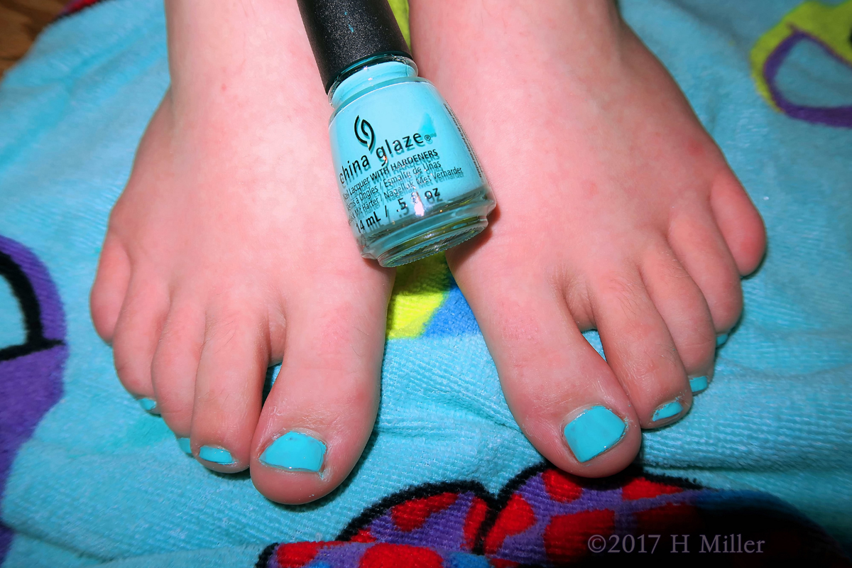 China Glaze Blue Nailpolish Girls Pedicure! 