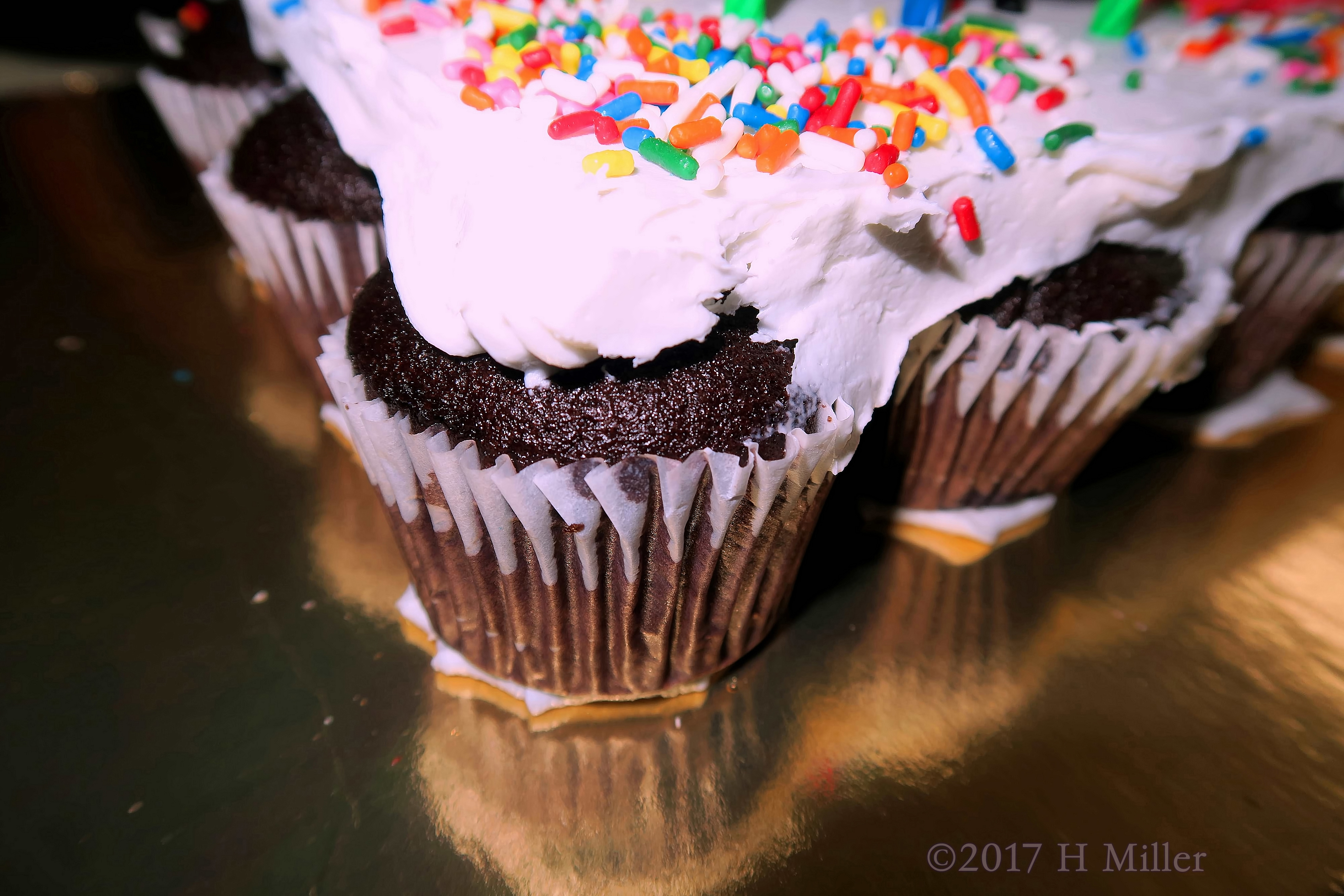 Cupcake Cake Looks Delicious! Cupcake Cake Looks Delicious!