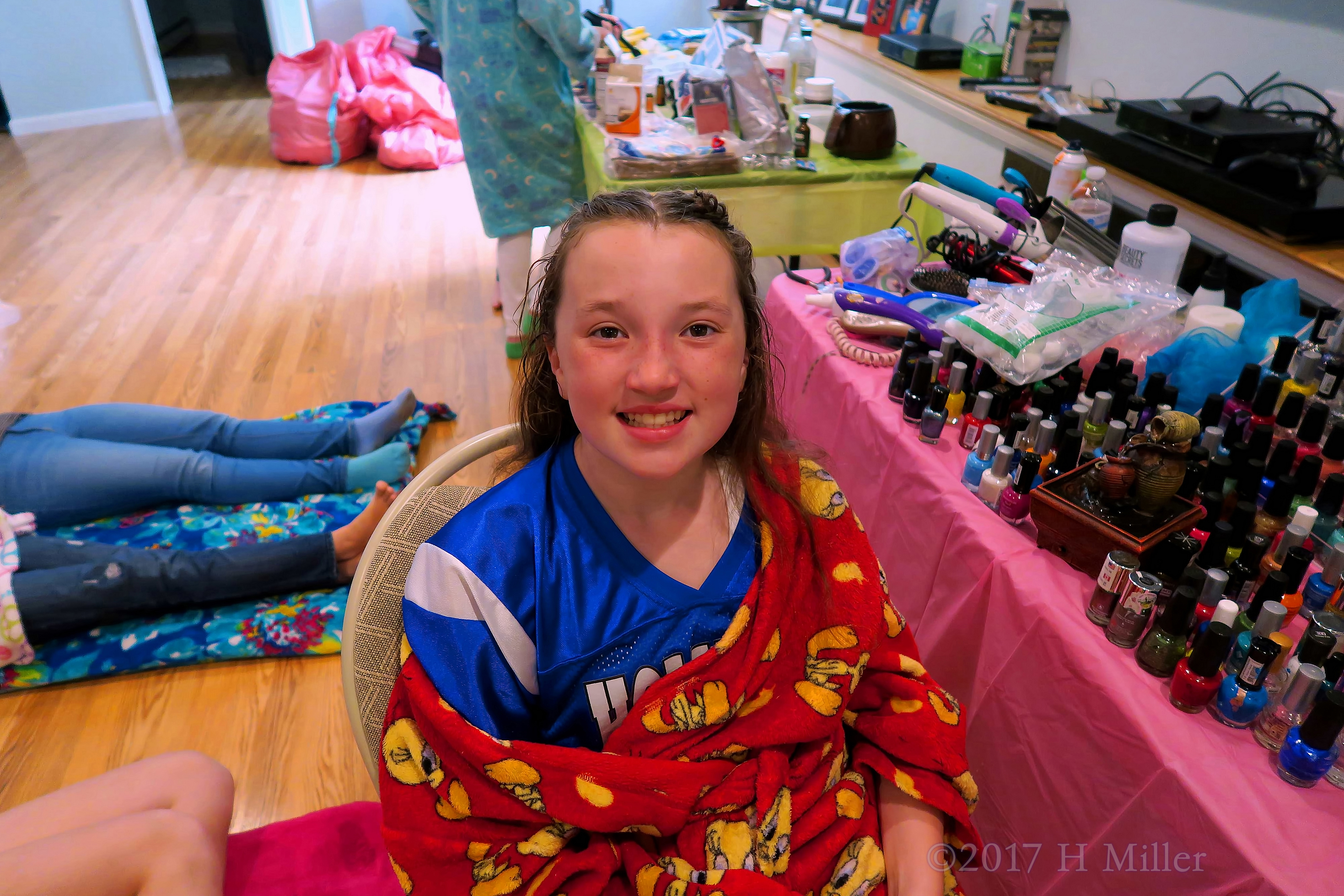 Ready To Choose A Suitable Nailpolish For Her Awesome Kids Manicure! Ready To Choose A Suitable Nailpolish For Her Awesome Kids Manicure!