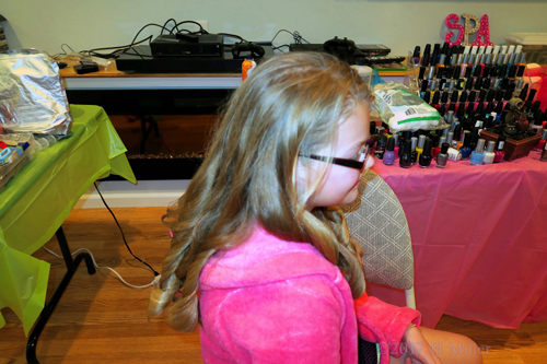 Beautiful Long Outward Curls Girls Hairstyle! Beautiful Long Outward Curls Girls Hairstyle!