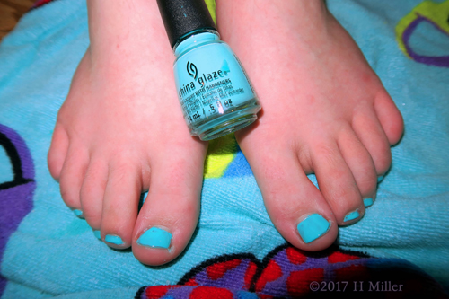 China Glaze Blue Nailpolish Girls Pedicure! China Glaze Blue Nailpolish Girls Pedicure!