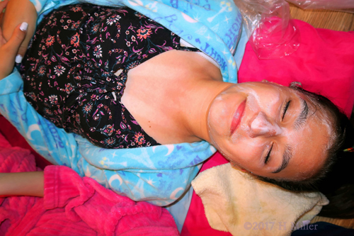 Facials For Girls Feel Refreshing! Facials For Girls Feel Refreshing!