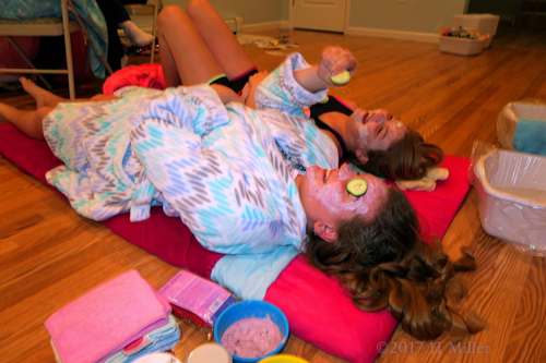 Fun Time During Girls Facials At The Spa Birthday Party Fun Time During Girls Facials At The Spa Birthday Party