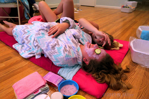 Having A Good Time During Kids Facials At The Girls Spa Party Having A Good Time During Kids Facials At The Girls Spa Party