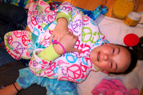 Ready To Start With Her Kids Facial! Ready To Start With Her Kids Facial!