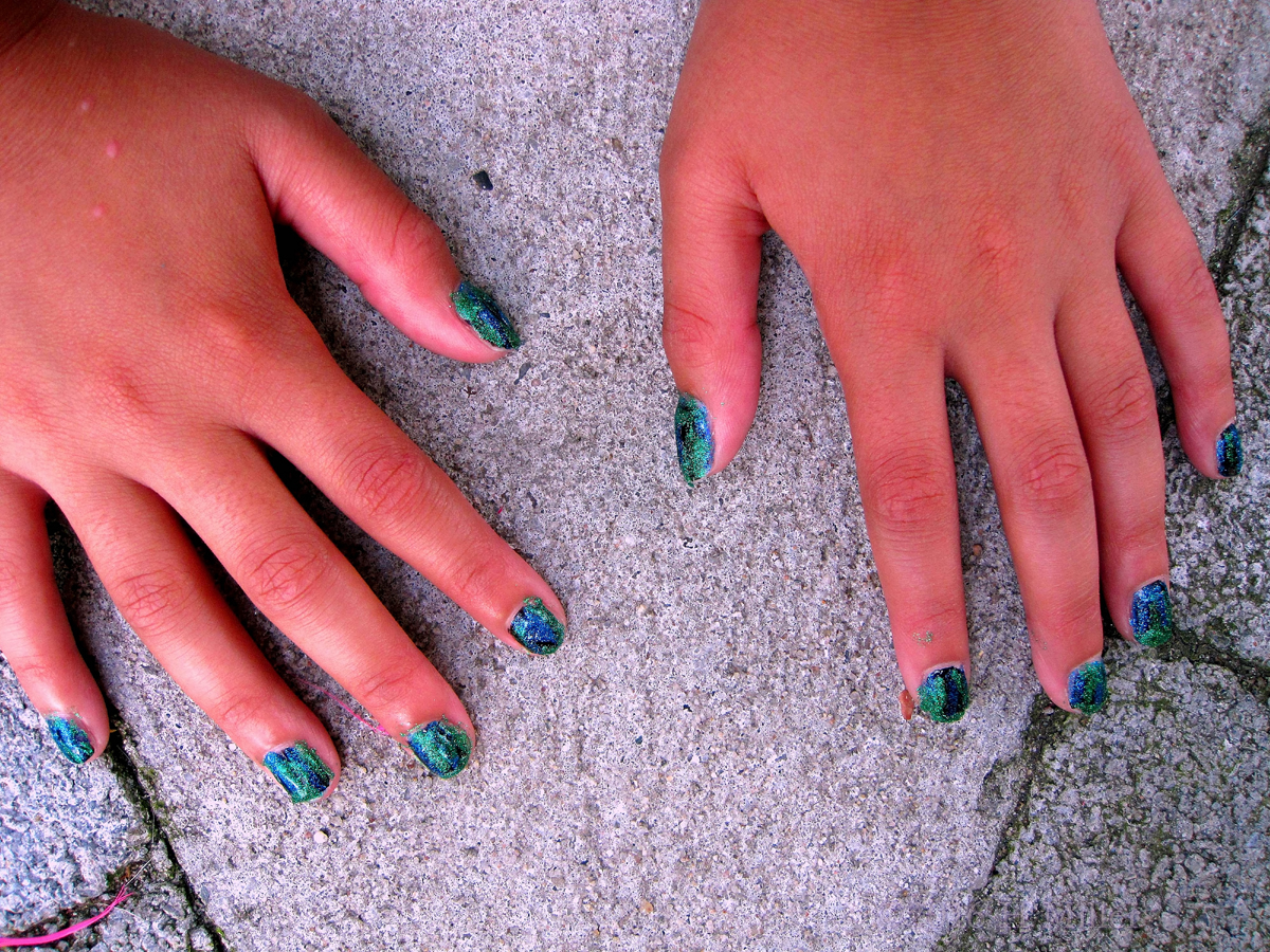 Adorable Glittery Blue Green Girls Kids Home Spa Mani 