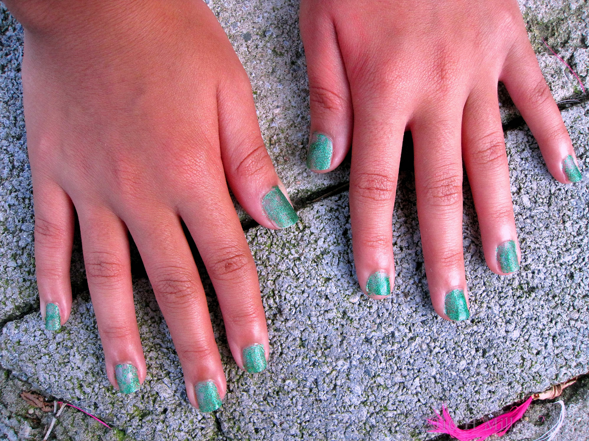 Awesome Glittery Seafoam Girls Manicure 