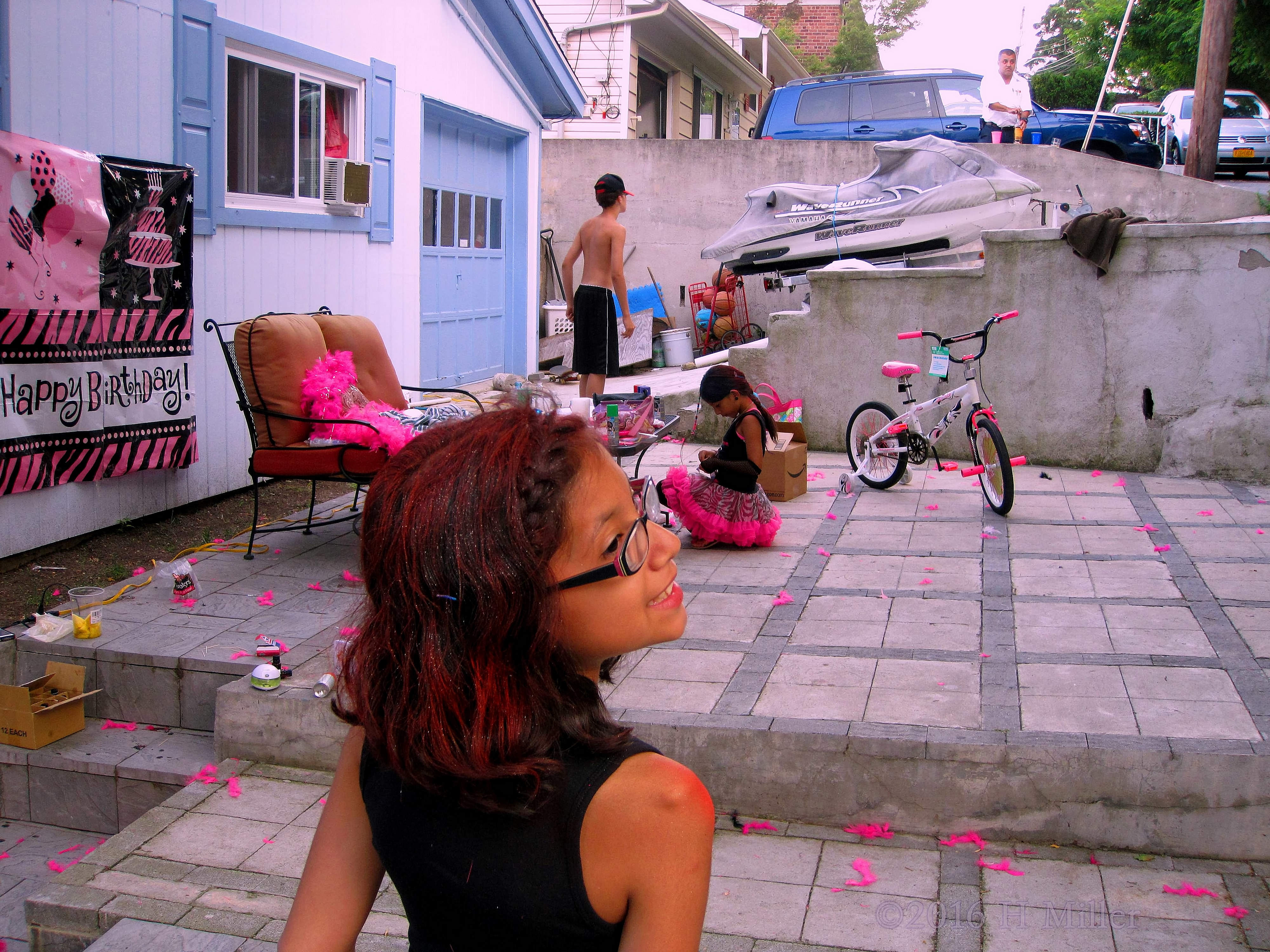 Cute Girls Hair Dye And Glitter! Cute Girls Hair Dye And Glitter!