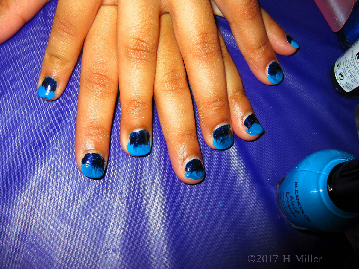 Two Toned Blue Contrasting Ombre Nail Design 