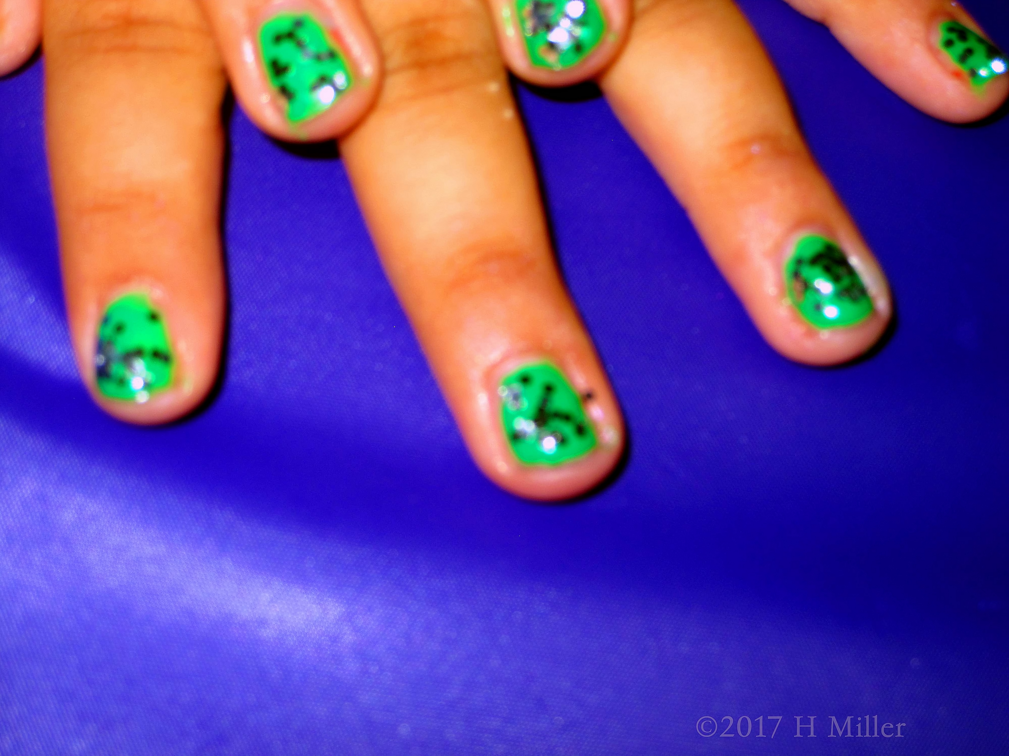 Close Up Of Green Sequin Nail Art... Cool ! Close Up Of Green Sequin Nail Art... Cool !