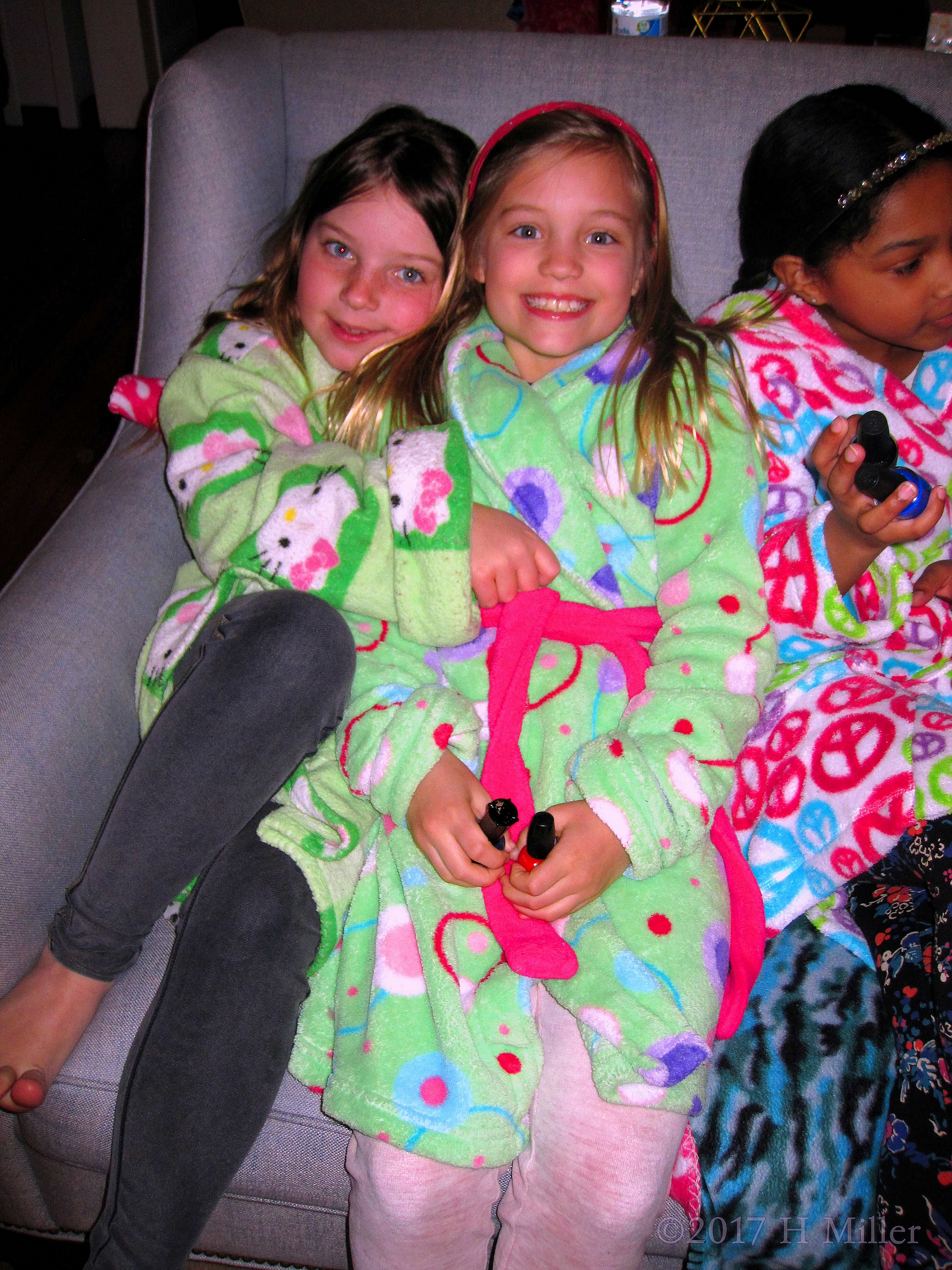 Hugging Friends At The Spa For Kids!! Hugging Friends At The Spa For Kids!!